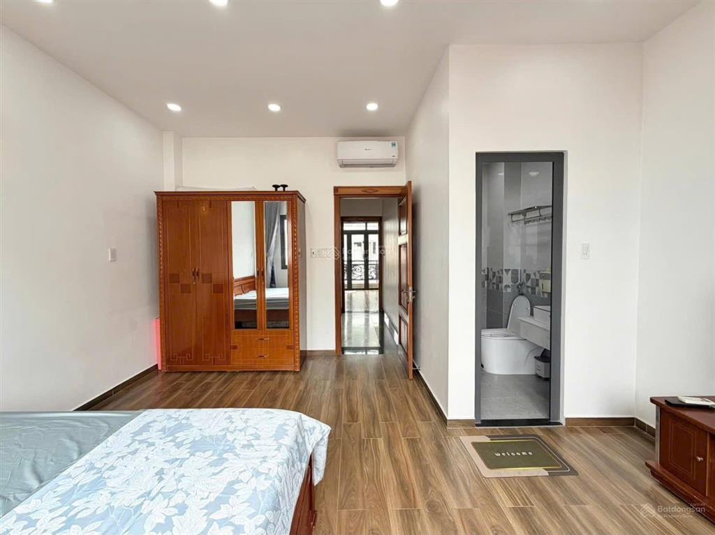 Siêu đẹp nhà 3 tầng  khu vip gần ngã 4 thủ đức  (4m * 14.7m)  ô tô né nhau, ở siêu lý tưởng