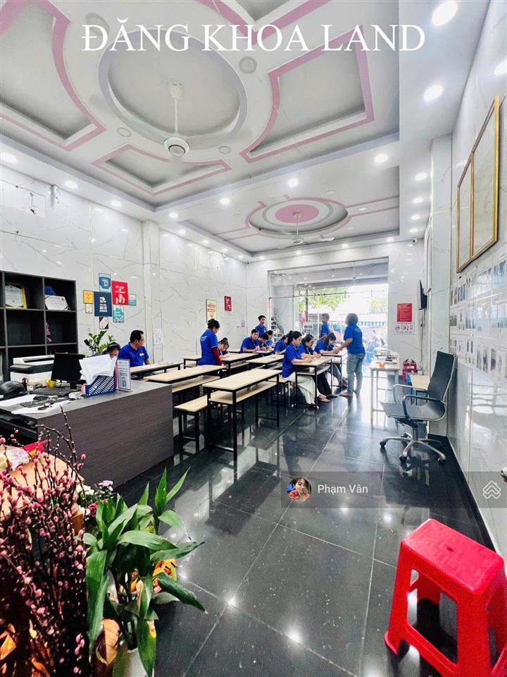 Nhà mặt tiền  sẵn dòng tiền 40 triệu/tháng  giá siêu hấp dẫn 1 trệt 3 lầu  trung tâm thủ đức