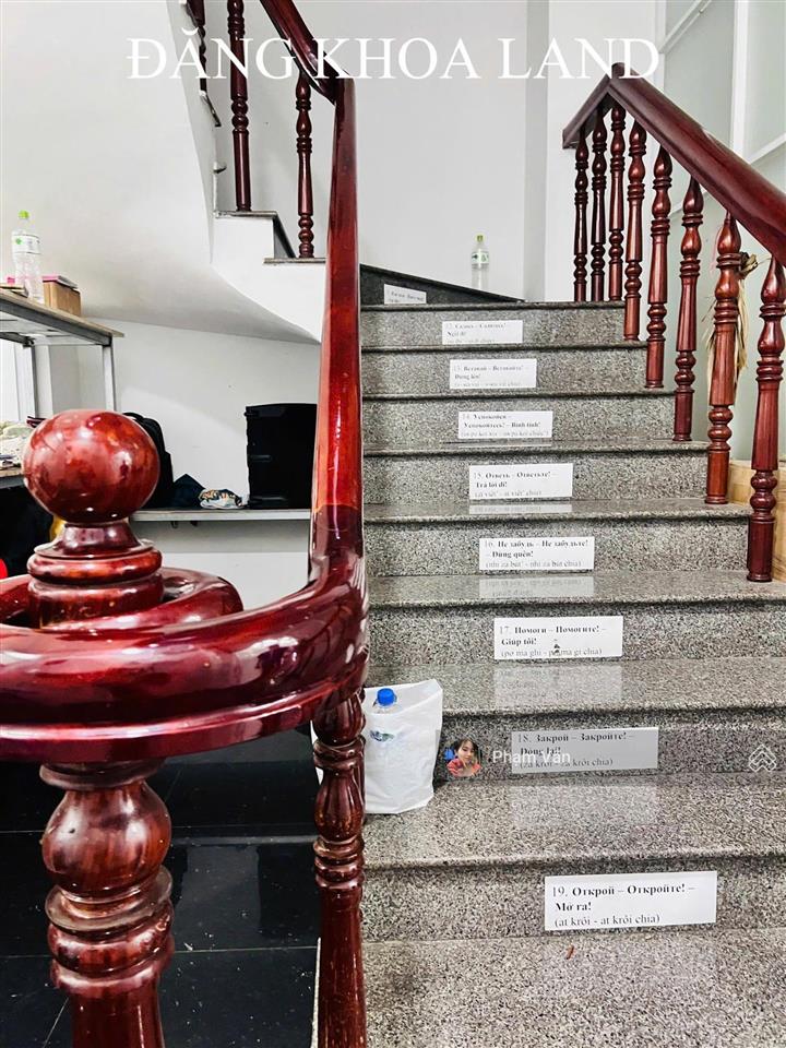 Nhà mặt tiền  sẵn dòng tiền 40 triệu/tháng  giá siêu hấp dẫn 1 trệt 3 lầu  trung tâm thủ đức