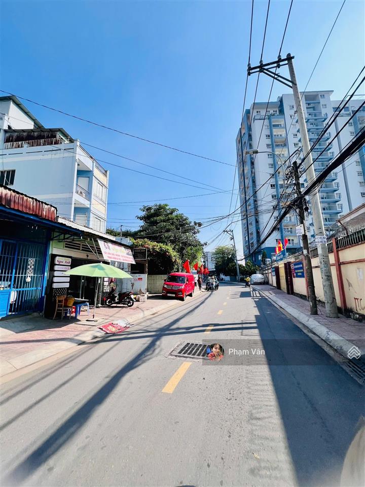 Nhà mặt tiền  sẵn dòng tiền 40 triệu/tháng  giá siêu hấp dẫn 1 trệt 3 lầu  trung tâm thủ đức