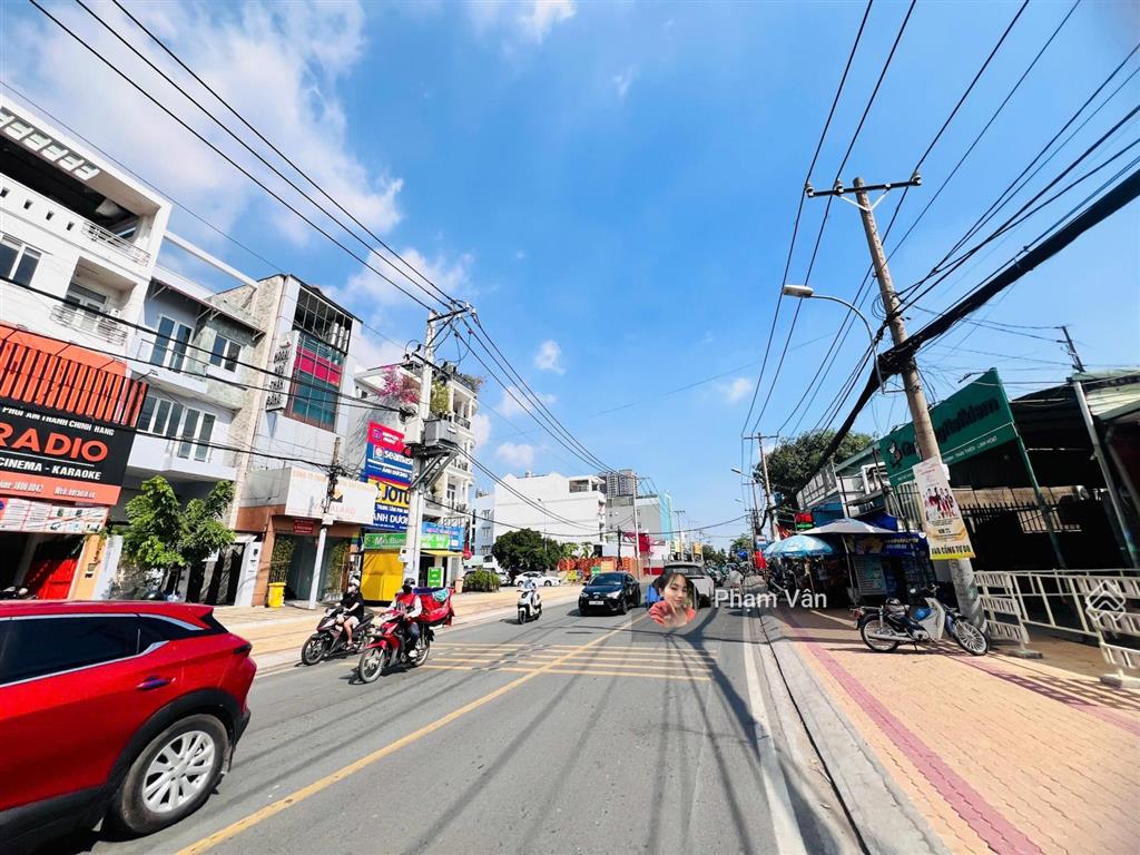 Nhà mặt tiền  sẵn dòng tiền 40 triệu/tháng  giá siêu hấp dẫn 1 trệt 3 lầu  trung tâm thủ đức