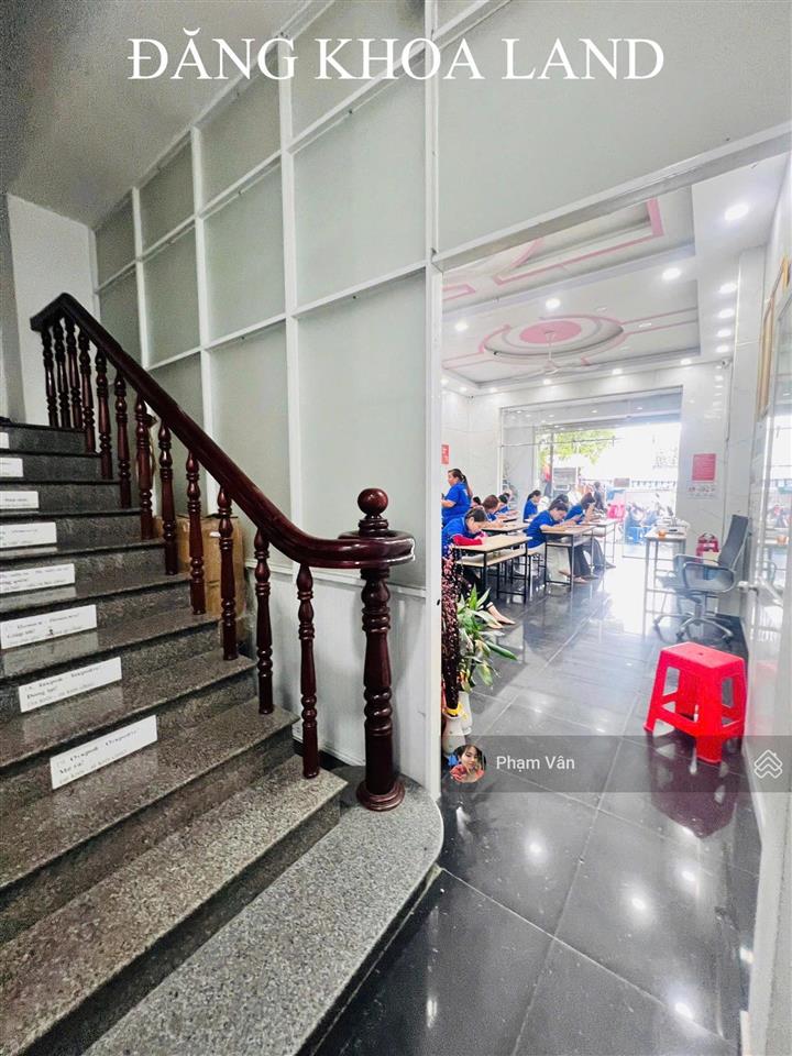 Nhà mặt tiền  sẵn dòng tiền 40 triệu/tháng  giá siêu hấp dẫn 1 trệt 3 lầu  trung tâm thủ đức