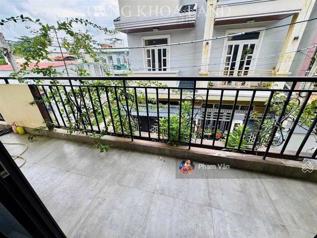 Ngộp bank! nhà 3 tầng  100m2( ngang 8.65m) siêu siêu đẹp  sát phạm văn đồng