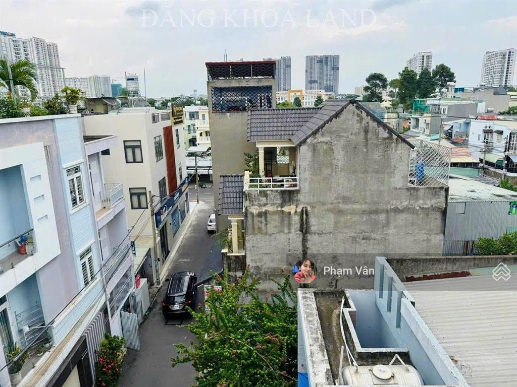Ngộp bank! nhà 3 tầng  100m2( ngang 8.65m) siêu siêu đẹp  sát phạm văn đồng