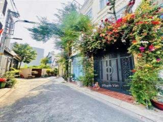 Nhà đẹp 4 tầng  gần ngã 4 thủ đức  có gara ô tô  giáp công viên thoáng mát nơi ở siêu lý tưởng
