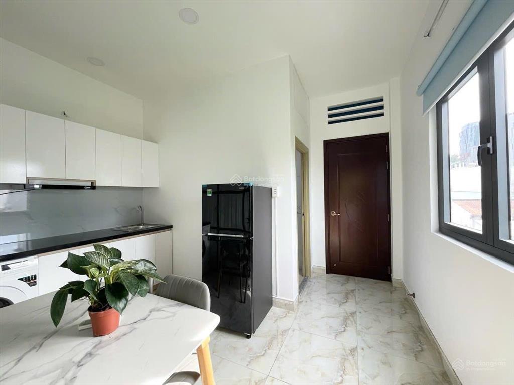 Cho thuê căn hộ 1 phòng ngủ ban công ngay chợ tân định quận 1