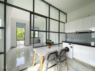 Cho thuê căn hộ 1 phòng ngủ ban công ngay chợ tân định quận 1