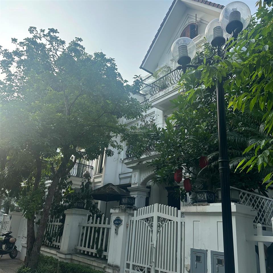 Bán biệt thự song lập vinhomes riverside. 165m2  mặt tiền 10m  4 tầng, 5 ngủ. đt 0983 834 ***