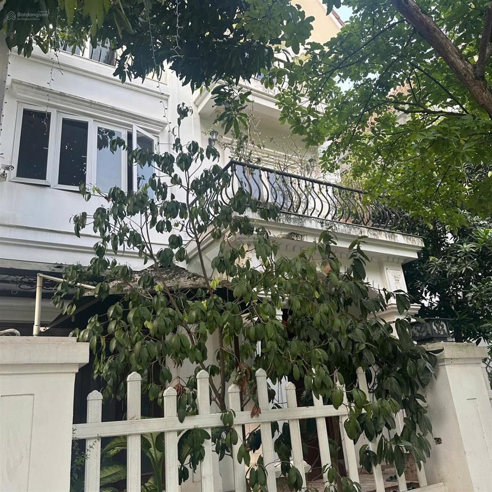 Bán biệt thự song lập vinhomes riverside. 165m2  mặt tiền 10m  4 tầng, 5 ngủ. đt 0983 834 ***