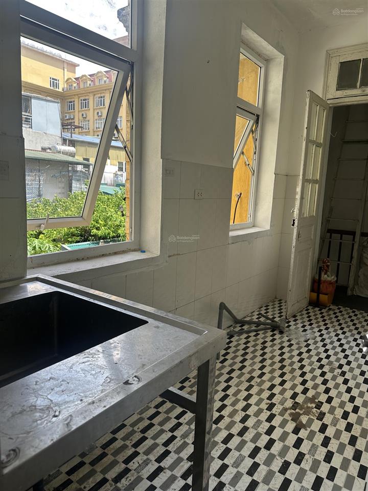 Bán nhà phố bà triệu, phường hai bà trưng hà nội, dt 20m2 xây 3 tầng, 2,8 tỷ, đt 0983 834 ***