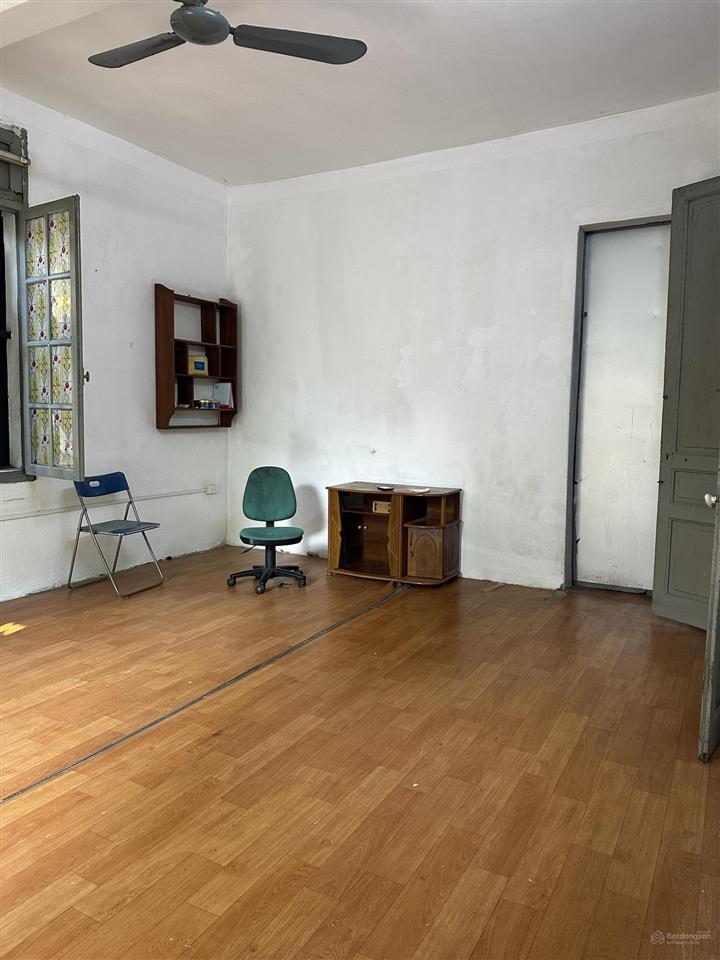 Cho thuê nhà bùi thị xuân, 70m2, tầng 2 + 3, giá thuê 10 triệu/tháng, đt 0983 834 ***