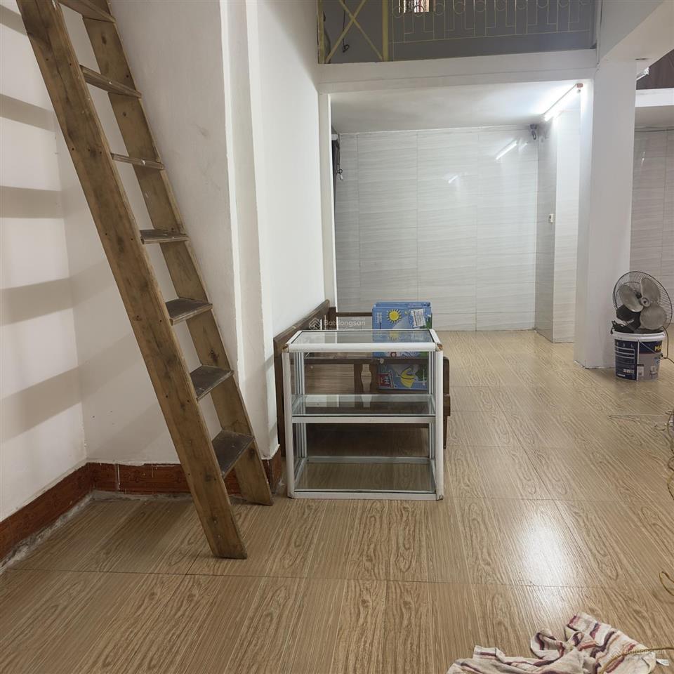 Cho thuê nhà tại 105 phố bà triệu 30m2 1 tầng + gác xép, 5 triệu / tháng, đt 0983 834 ***. đoàn diện