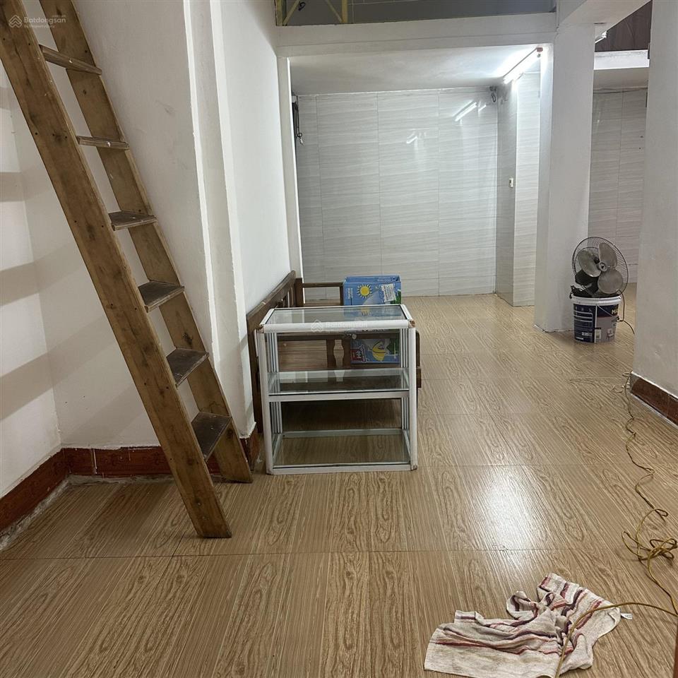 Cho thuê nhà tại 105 phố bà triệu 30m2 1 tầng + gác xép, 5 triệu / tháng, đt 0983 834 ***. đoàn diện