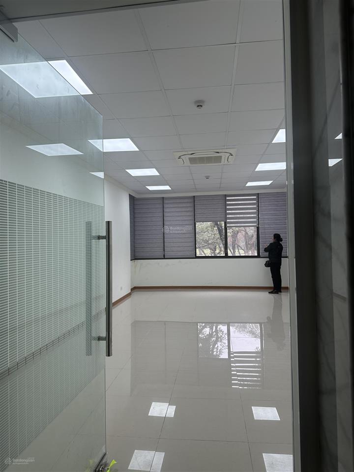 Nhà mặt phố nguyễn đình chiểu, hai bà trưng 60m2, 8 tầng, 100 triệu / tháng, đt 0983 834 ***
