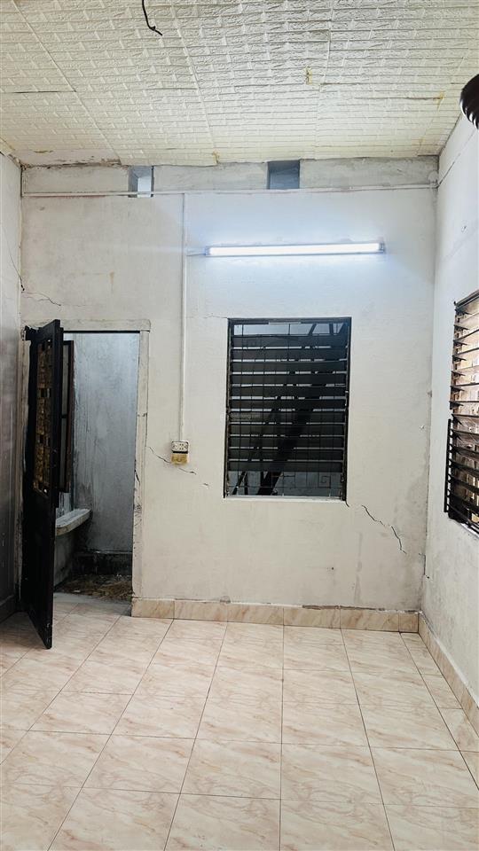 Cho thuê nhà riêng phố bà triệu, dt 15m2, 2 tầng, vệ sinh khép kín, giá 3 triệu/tháng, đt 09838342