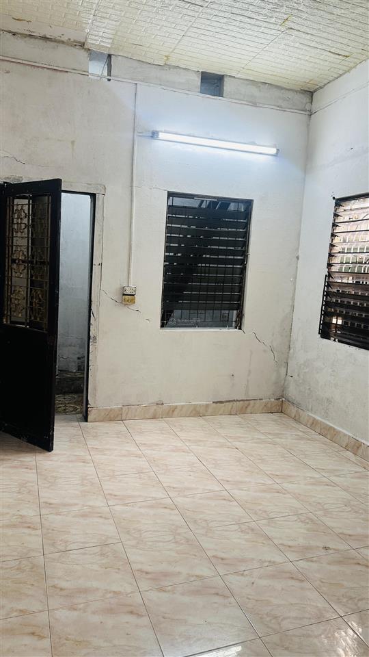 Cho thuê nhà riêng phố bà triệu, dt 15m2, 2 tầng, vệ sinh khép kín, giá 3 triệu/tháng, đt 09838342