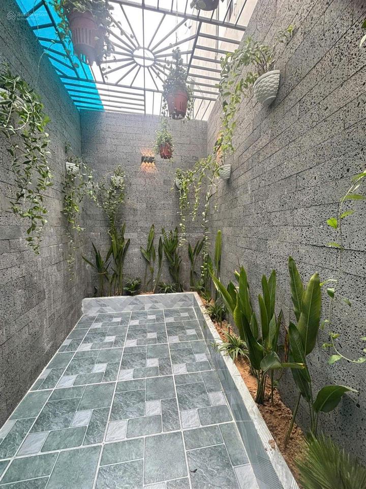 Giá mới chỉ 8.2 tỷ  nhà 5 tầng có thang máy  hẻm 6m thông