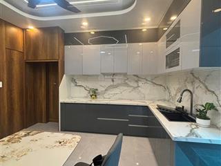 Giá mới chỉ 8.2 tỷ  nhà 5 tầng có thang máy  hẻm 6m thông