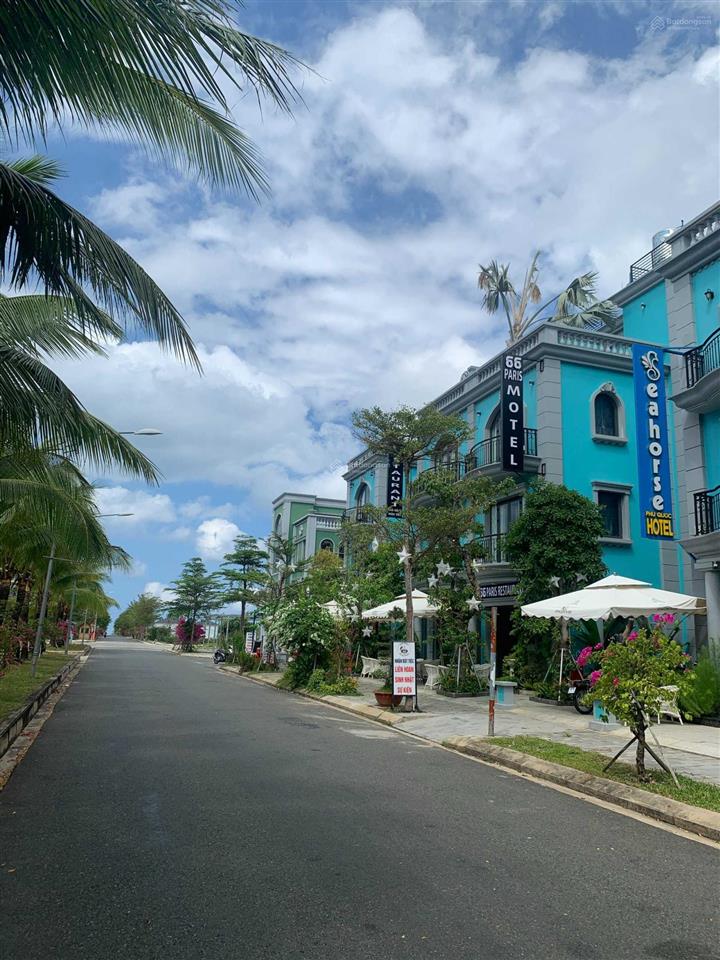 Cần chuyển nhượng cặp biệt thự paris villas siêu vip ngay góc ngã tư trục đường 24m.  0939 439 ***