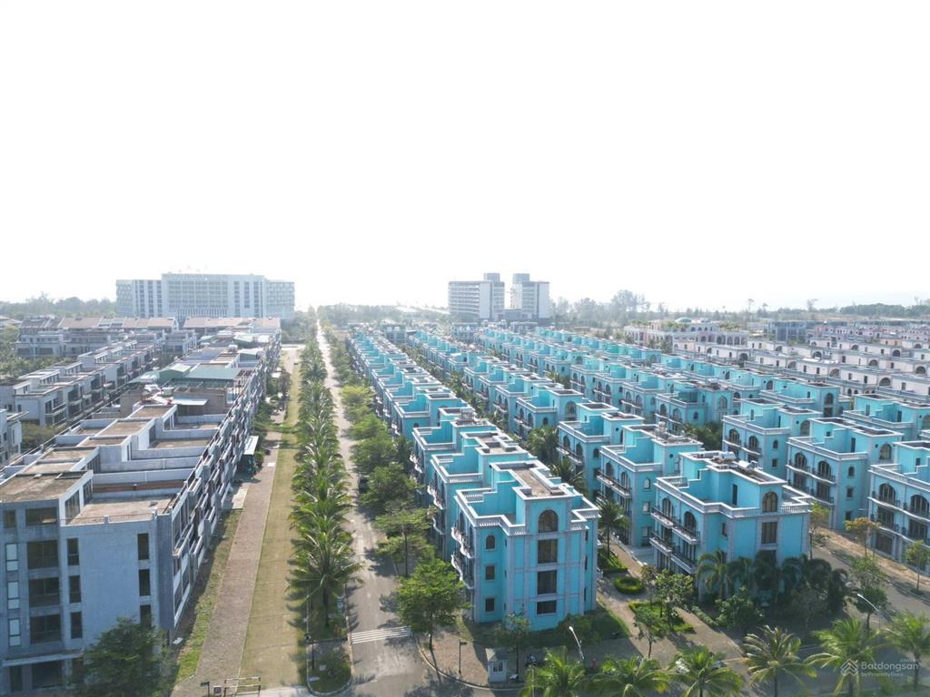 Cần chuyển nhượng cặp biệt thự paris villas siêu vip ngay góc ngã tư trục đường 24m.  0939 439 ***