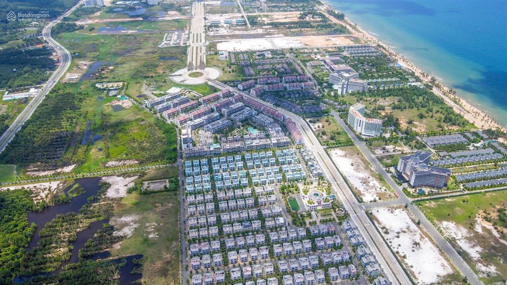 Cần chuyển nhượng cặp biệt thự paris villas siêu vip ngay góc ngã tư trục đường 24m.  0939 439 ***