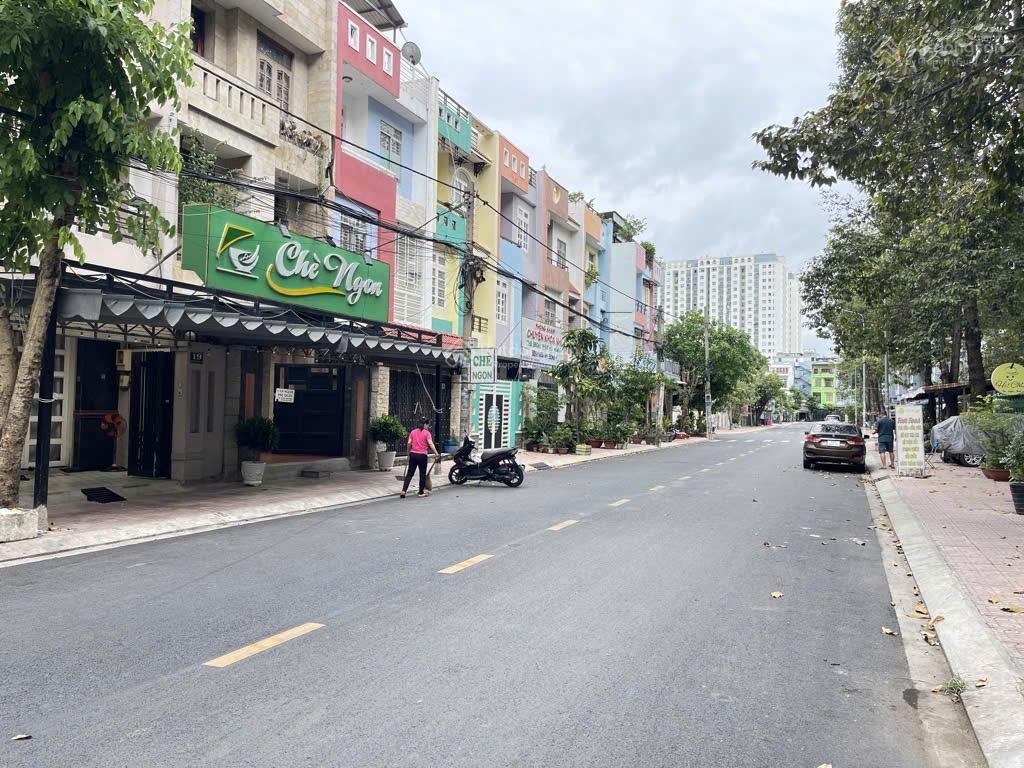 Nhà đẹp quận 8  dt 95m2 mặt tiền đường rộng  giá chỉ 11 tỷ