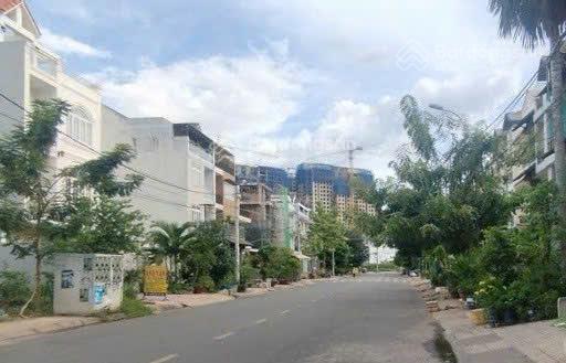 Nhà đẹp kiên cố quận 8dt 120m2mt đường 20m siêu rộng ô tô ngủ nhà sổ vuông vức chỉ 9 tỷ 9