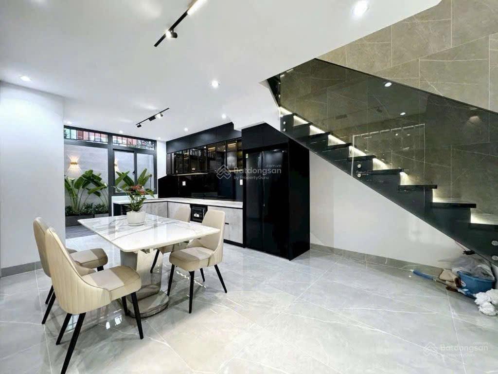 Nhà đẹp q.7 tặng nội thất sang trọng  72m2  an ninh  giá chỉ 7 tỷ 9