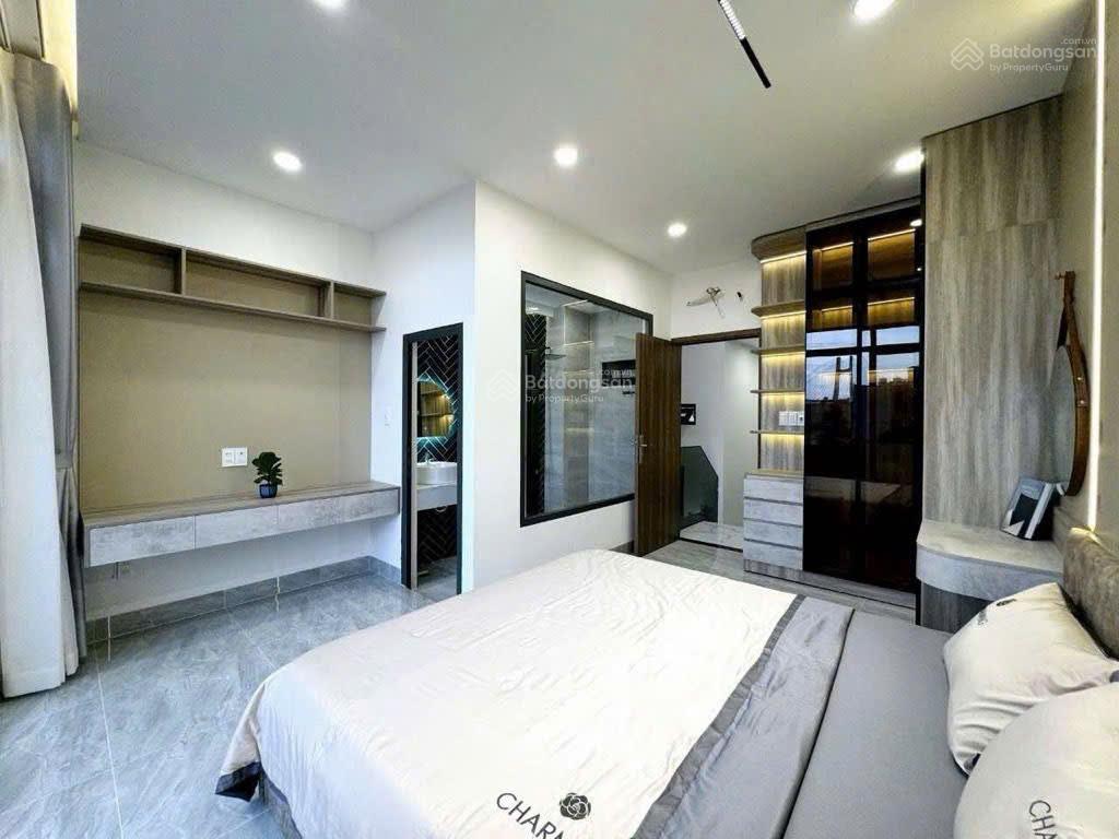 Nhà đẹp quận 7  tặng nội thất sang trọng  72m2  an ninh  giá chỉ 7 tỷ 8