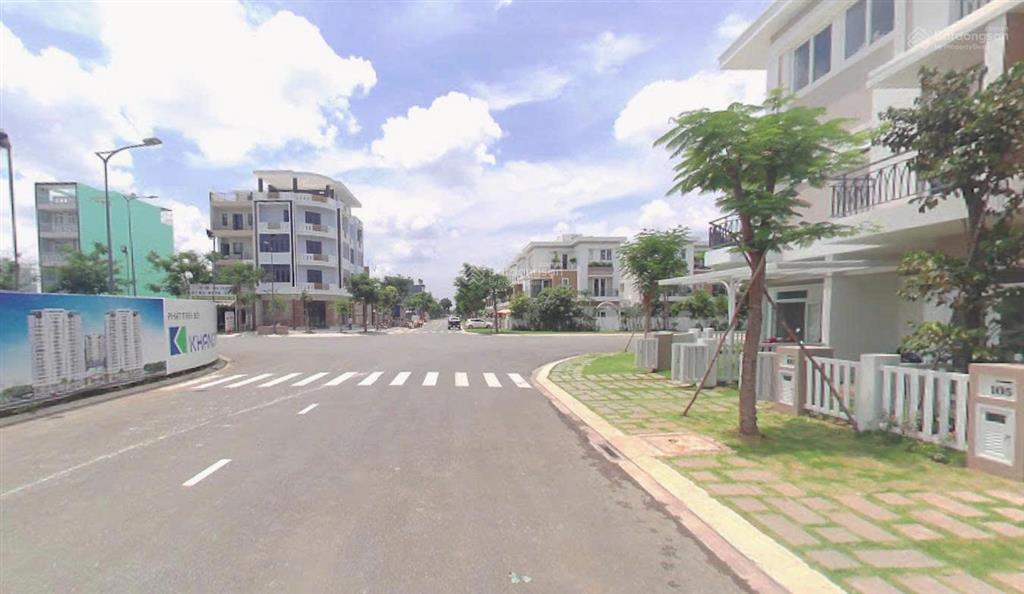 Bán nhà mặt tiền tại xã bình hưng, 100m2 giá chỉ 10 tỷ, nội thất đầy đủ, nhà mới dọn vào ở ngay