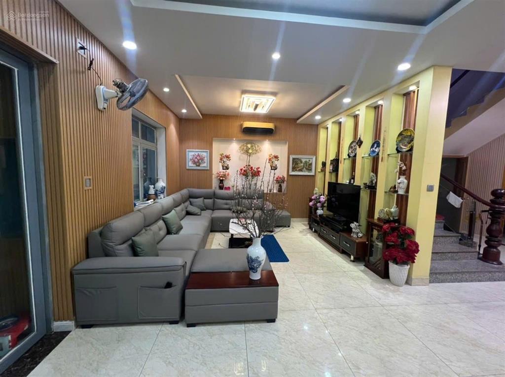 Nhà đường phú định quận 8  dt 133m2  giá rẻ chỉ 8tỷ4  tặng nội thất xịn