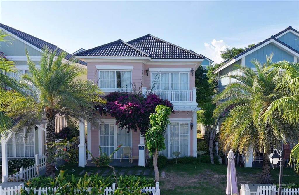 Biệt thự hạng sang xứng tầm view biển  kế hồ bơi vô cực