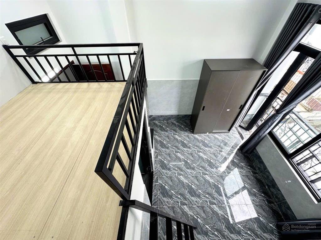 Phòng có gác ban công rộng thoáng gần cầu kiệu, quận 3