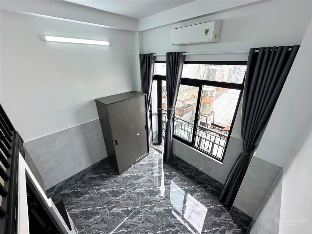 Phòng có gác ban công rộng thoáng gần cầu kiệu, quận 3