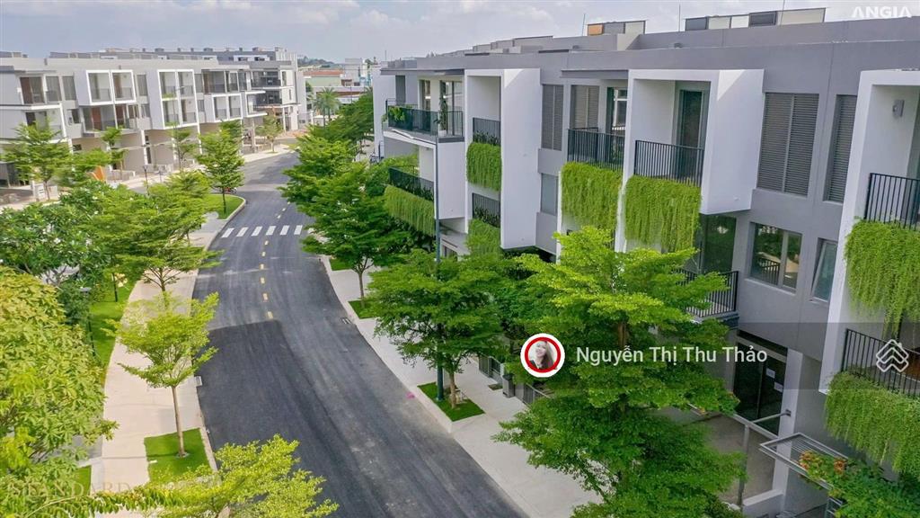 Giá gốc cđt, không chênh lệch,tt chỉ 30% nhận nhà ở ngay,nhà phố 1 trệt 2 lầu.gọi ngay0902 589 ***
