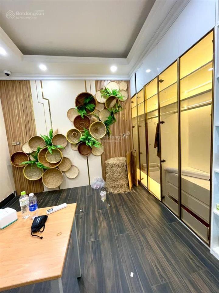 Mặt tiền quận 4  5 tầng đẹp như cung điện  diện tích sổ 35m2 đất kdc hiện hữu  hoàn công 150m2