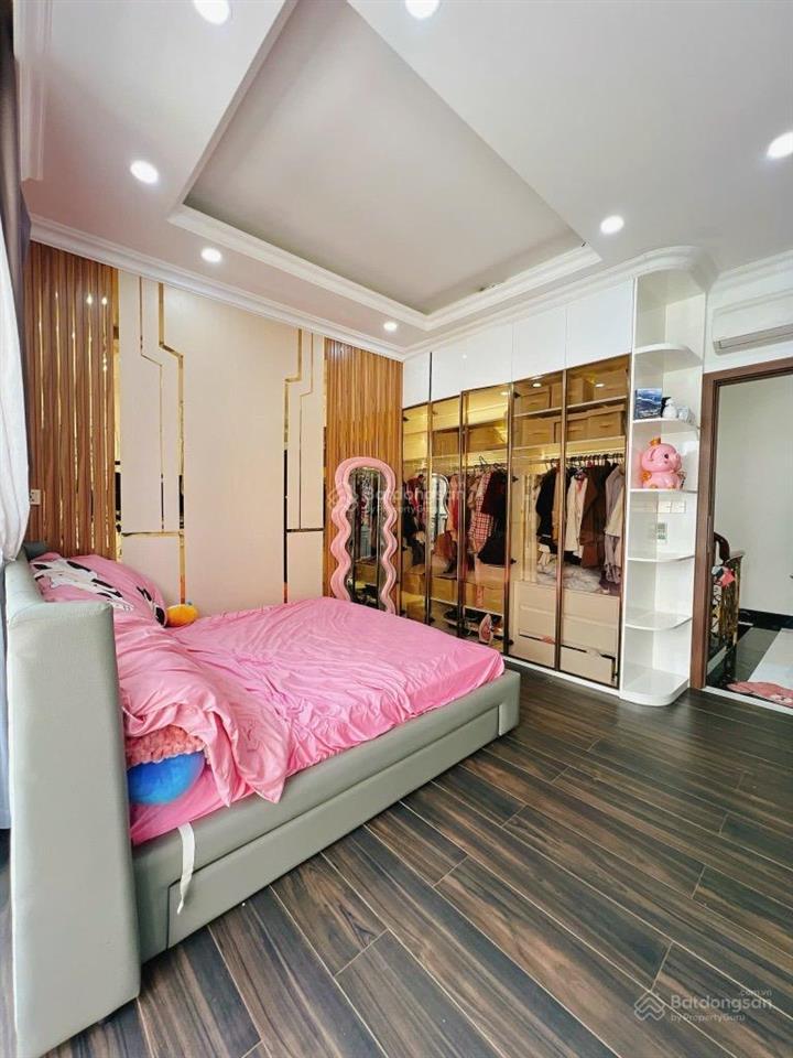 Mặt tiền quận 4  5 tầng đẹp như cung điện  diện tích sổ 35m2 đất kdc hiện hữu  hoàn công 150m2