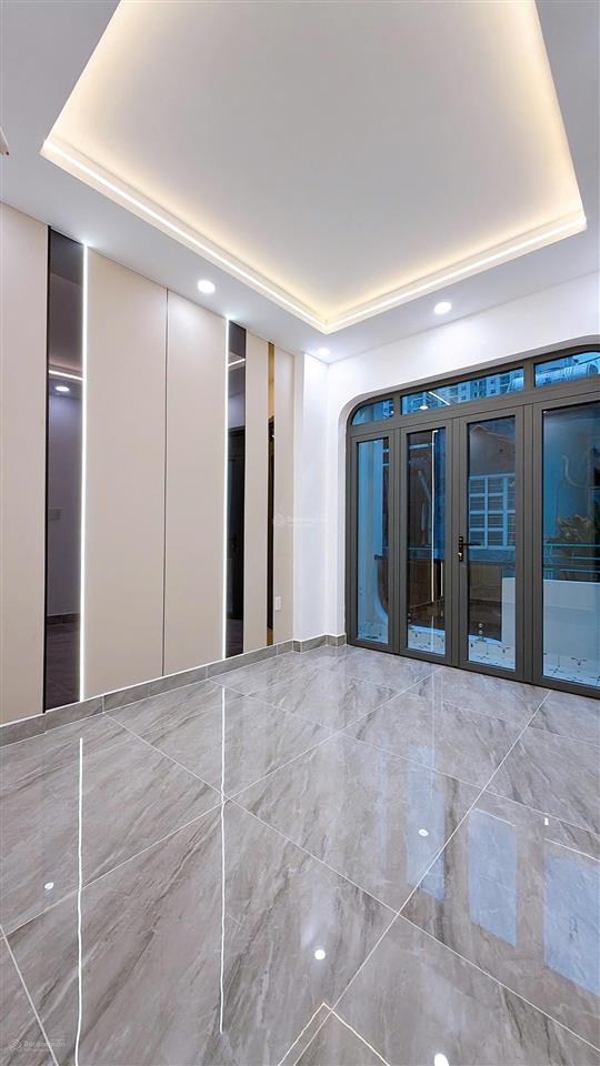 Chính chủ bán nhà khu 20 thước 4 tầng htn 4m gần hoàng diệu tiện di chuyển sang quận 1 5,6 tỷ tlcc