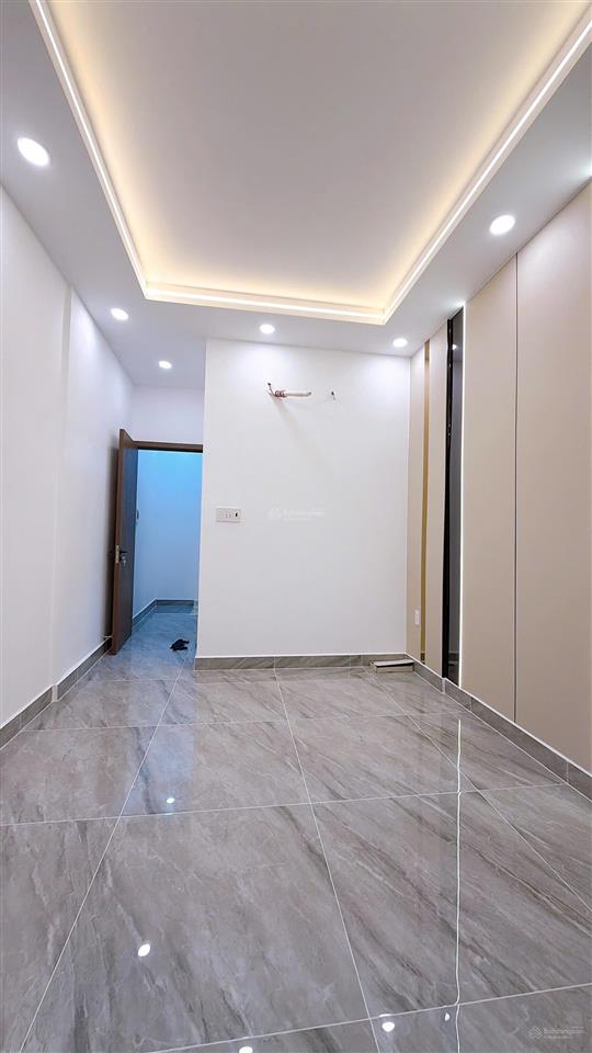 Chính chủ bán nhà khu 20 thước 4 tầng htn 4m gần hoàng diệu tiện di chuyển sang quận 1 5,6 tỷ tlcc