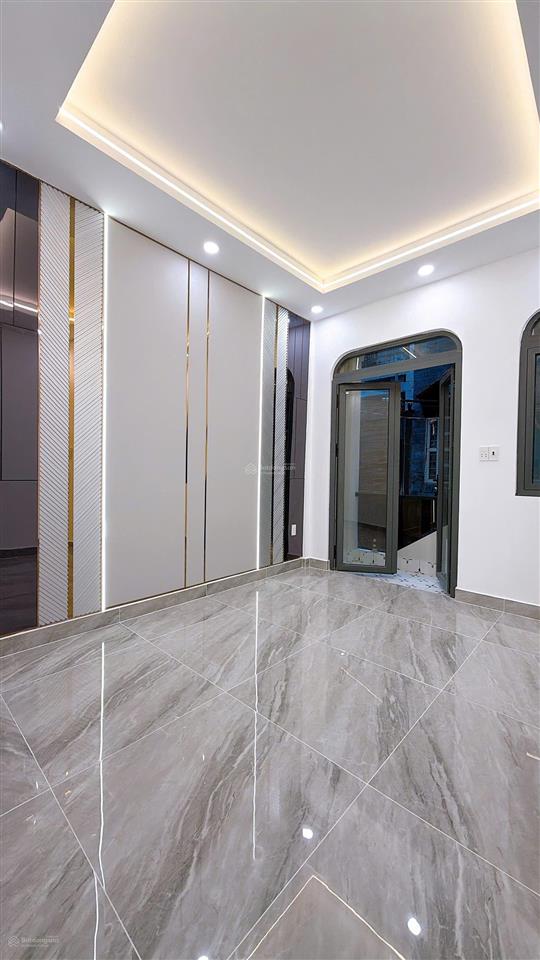 Chính chủ bán nhà khu 20 thước 4 tầng htn 4m gần hoàng diệu tiện di chuyển sang quận 1 5,6 tỷ tlcc