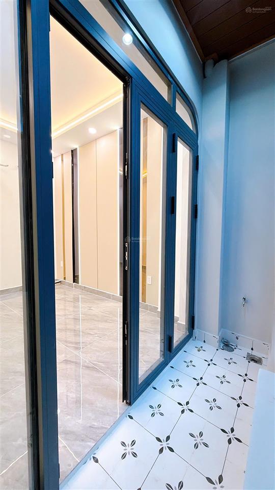 Chính chủ bán nhà khu 20 thước 4 tầng htn 4m gần hoàng diệu tiện di chuyển sang quận 1 5,6 tỷ tlcc