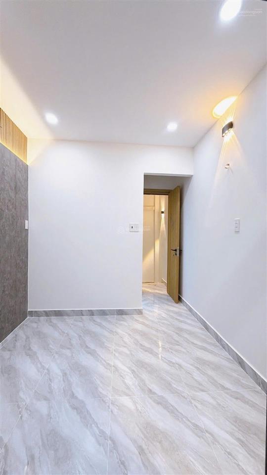 Nhà trung tâm quận 4 tôn đản thuận tiện qua lại quận 1,7 3 tầng 2pn cho 1 gd nhỏ tài chính thấp 3 t