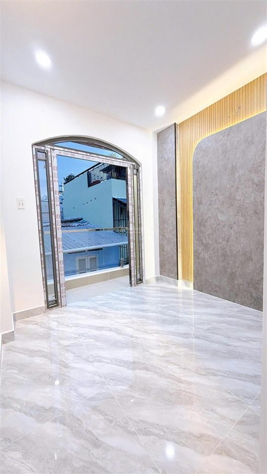 Nhà trung tâm quận 4 tôn đản thuận tiện qua lại quận 1,7 3 tầng 2pn cho 1 gd nhỏ tài chính thấp 3 t
