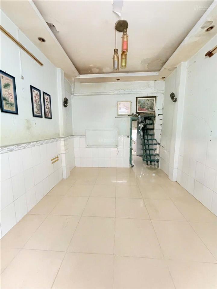 Nhà cũ đoàn văn bơ tt quận 5 33m2 hẻm 4m kdc hiện hữu tiện xây dựng 4 tầng gần chợ 3 tỷ nhỉnh tlcc