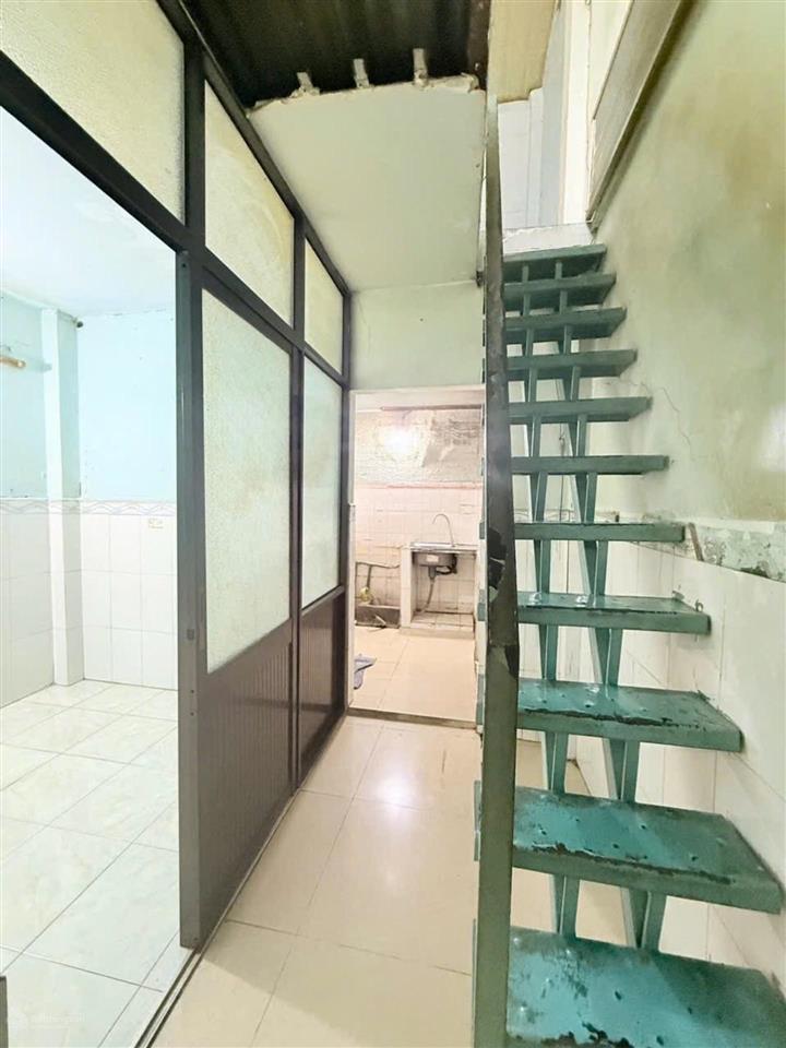Nhà cũ đoàn văn bơ tt quận 5 33m2 hẻm 4m kdc hiện hữu tiện xây dựng 4 tầng gần chợ 3 tỷ nhỉnh tlcc