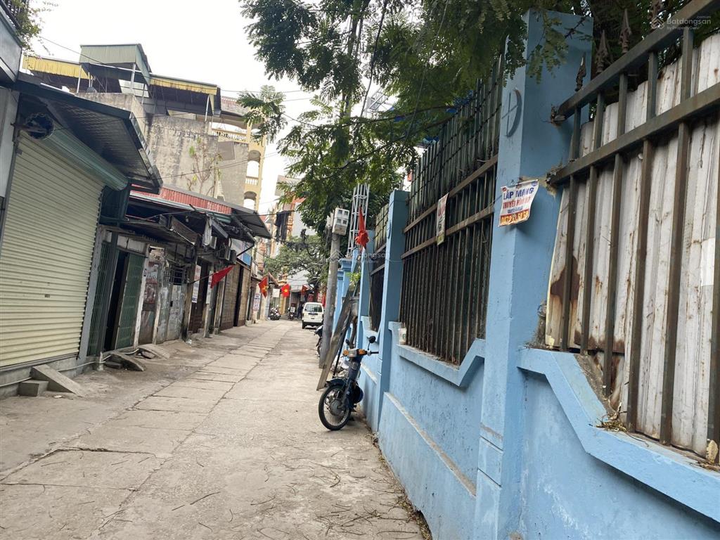 Nhà c4 đang cho thuê hướng tây nam diện tích 50 m2, sát trường, chợ, hai bước ra hồ nhiều tiện ích