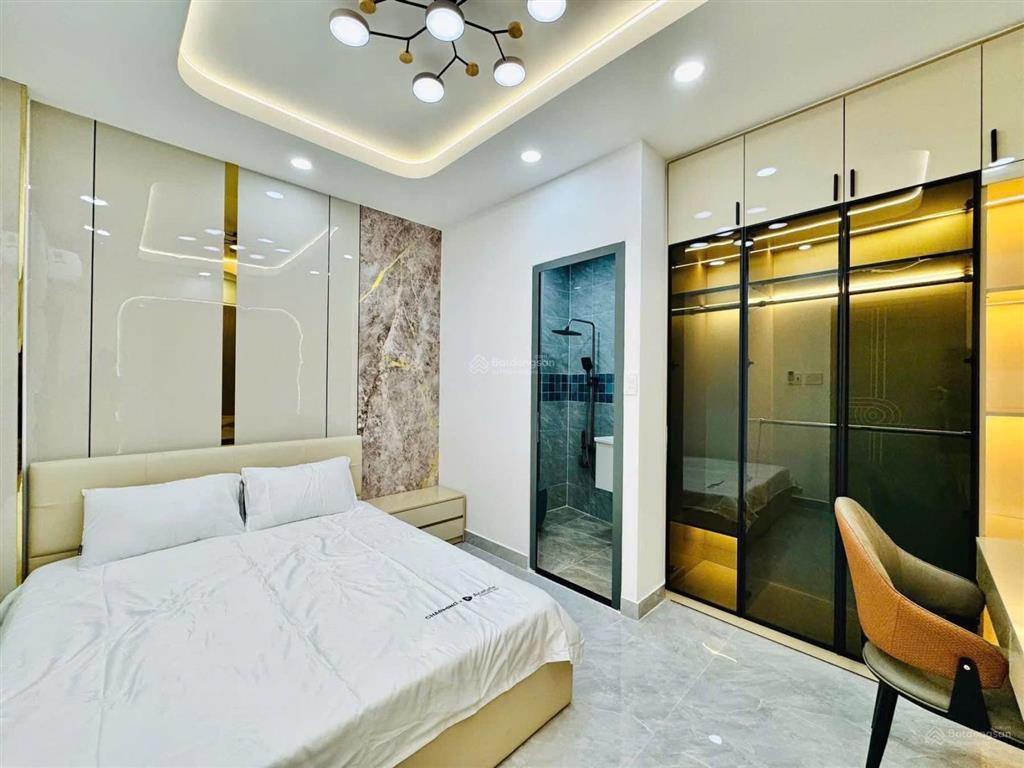Chỉ 10.95 tỷ có ngay siêu phẩm thích quảng đức 5 tầng thang máy full nội thất