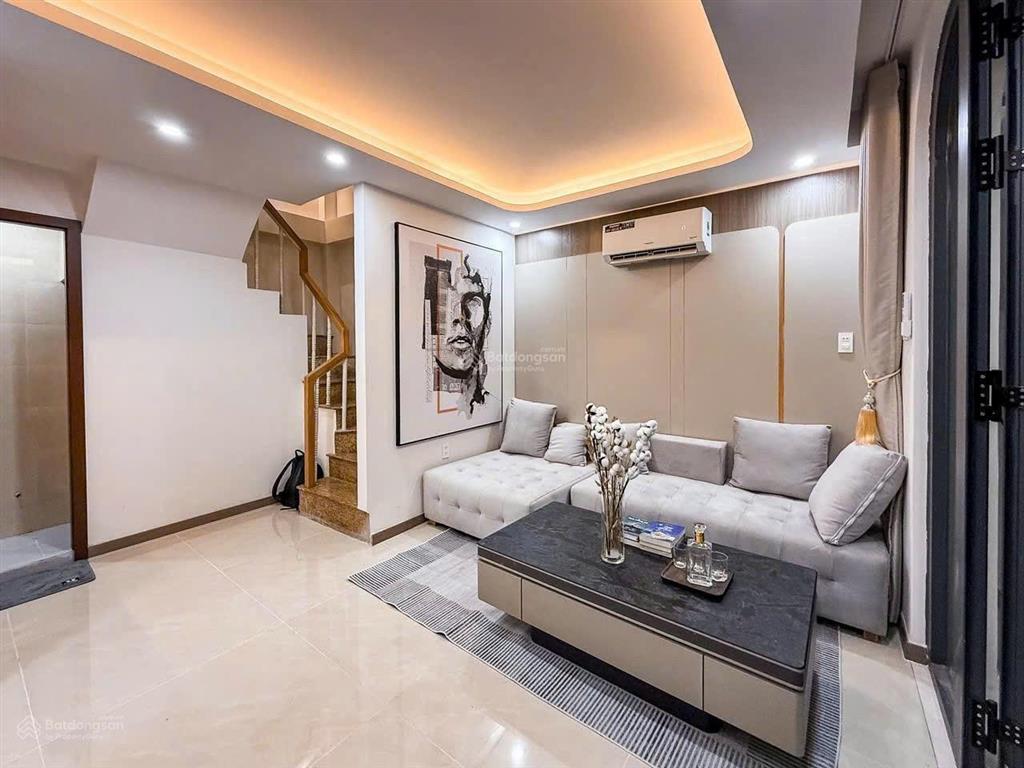 Bán nhà trần quang diệu quận 3 dòng tiền 16tr/th, 5 tầng btct, sát hẻm xe hơi