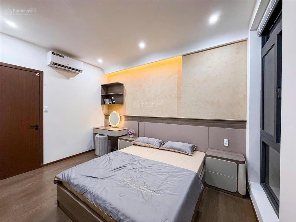 Bán nhà trần quang diệu quận 3 dòng tiền 16tr/th, 5 tầng btct, sát hẻm xe hơi