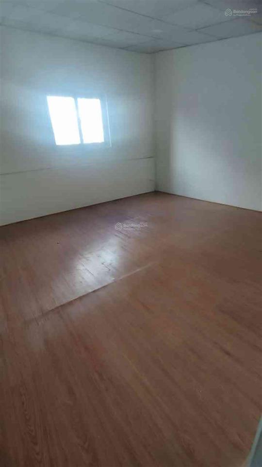 Trung tâm quận 3 thuận tiện di chuyển khắp tp hcm. sát mặt tiền đường lê văn sỹ. nhà rộng thoáng